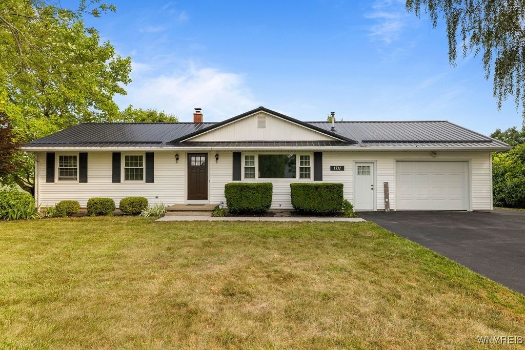 Property Photo: 1711 Youngstown Wilson Road NY 14174