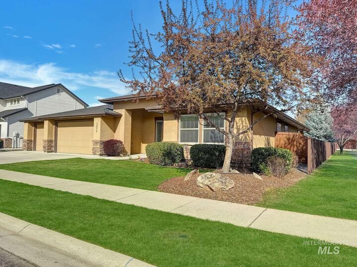 Property Photo:  5854 N Rosa Springs Ave  ID 83646 