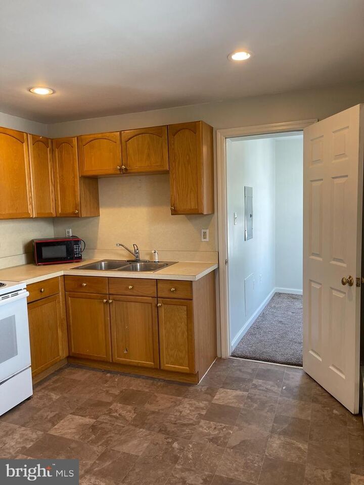 Property Photo:  2217 Penn Ave 2  PA 19609 