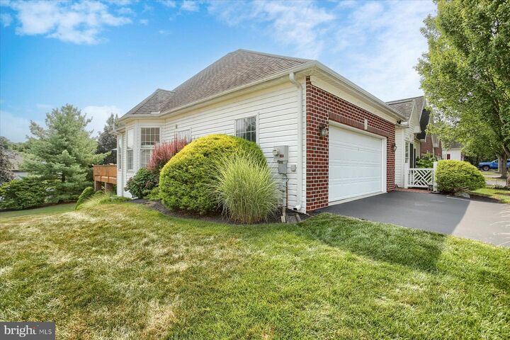 Property Photo: 7 Tuscany Court PA 17011