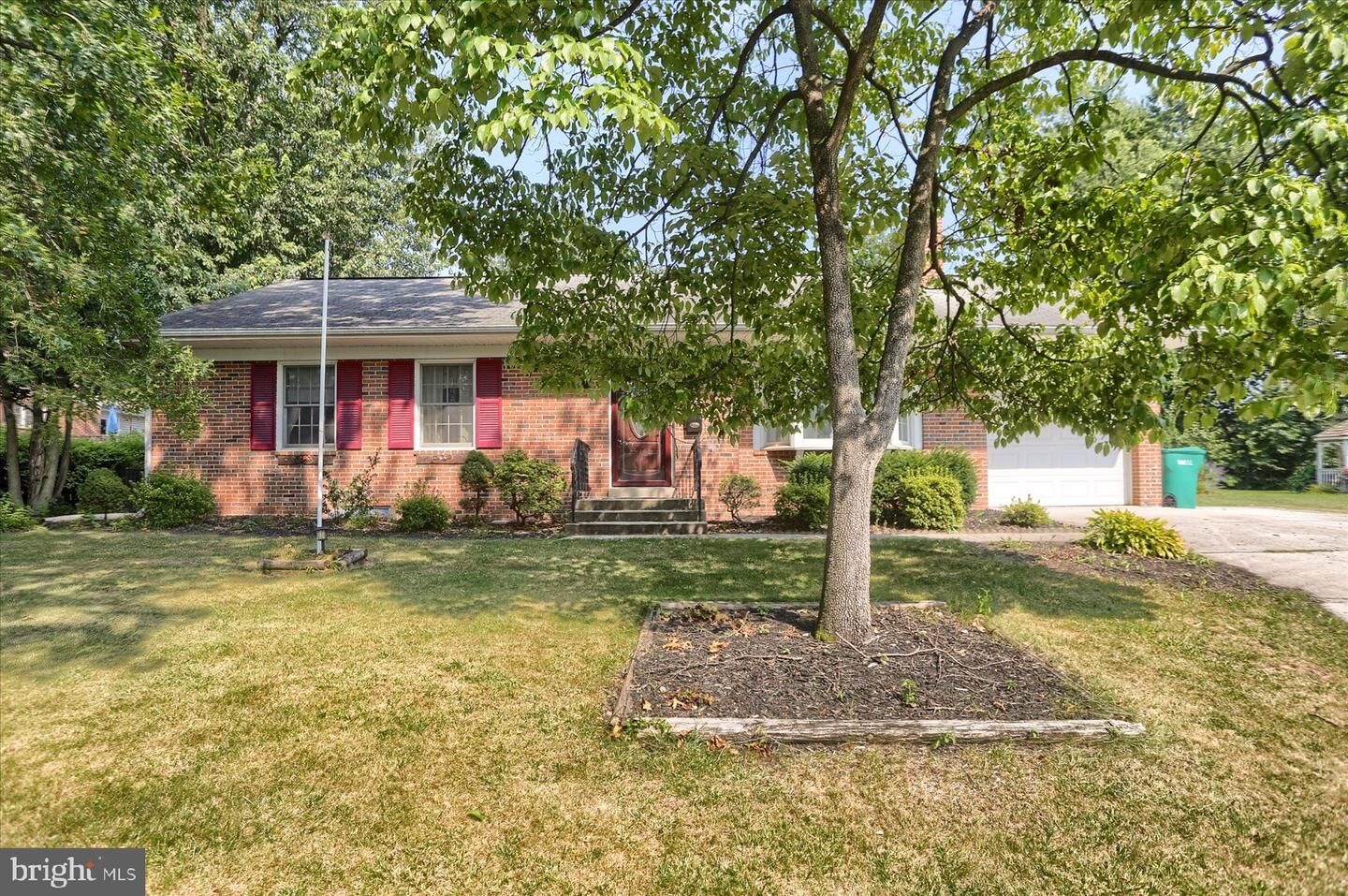 Property Photo: 9 Gale Circle PA 17011
