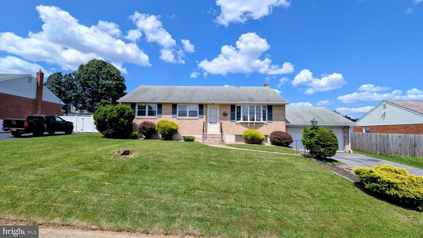 Property Photo: 2505 Faulkland Road DE 19808