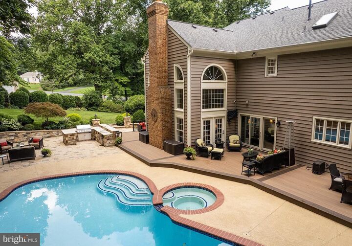 Property Photo: 12178 Brecknock Street VA 22124