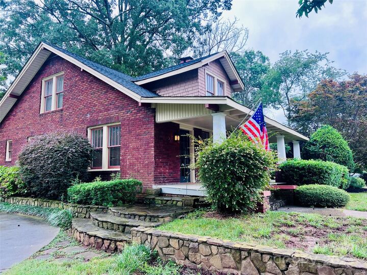 Property Photo: 2201 Commonwealth Avenue NC 28205