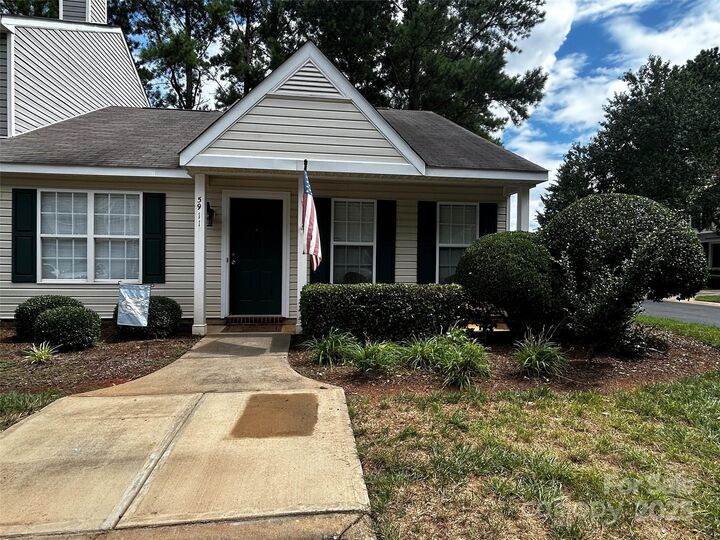 5911 Moose Lane  Charlotte NC 28269 photo