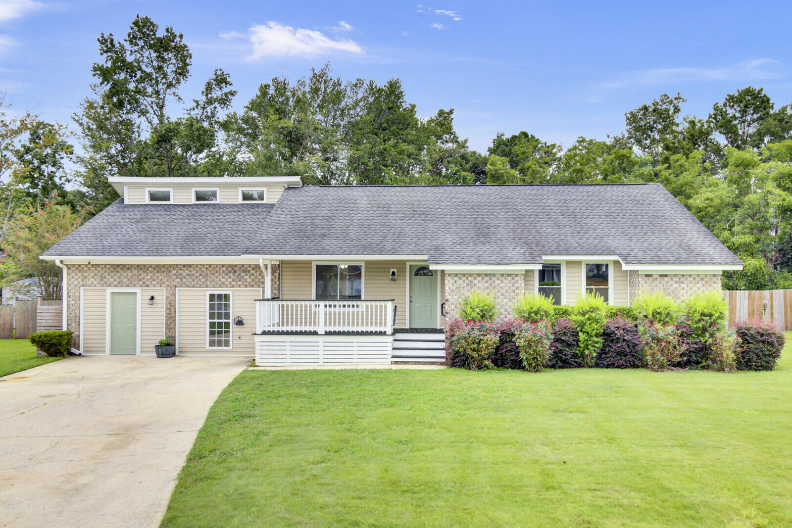 Property Photo: 1012 Red Pines Road SC 29456