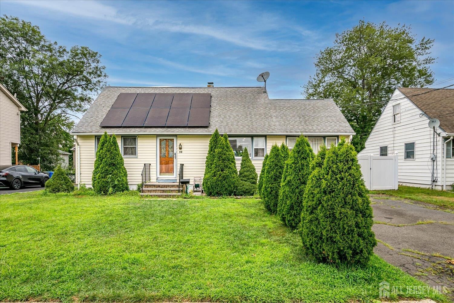 Property Photo:  19 W Edward Street  NJ 08830 