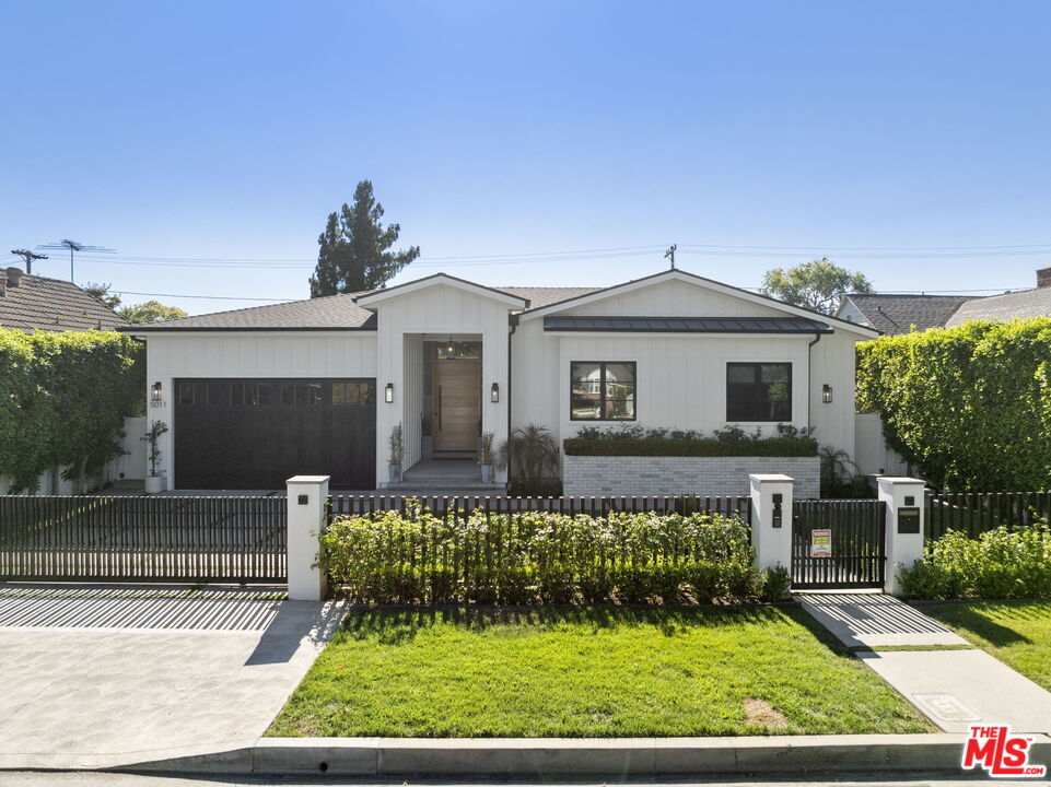 Property Photo: 5011 Stern Ave CA 91423