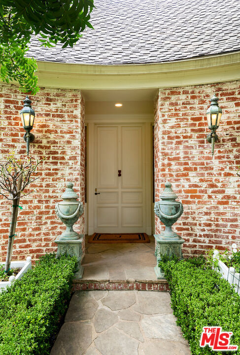 Property Photo:  601 Woodruff Ave  CA 90024 