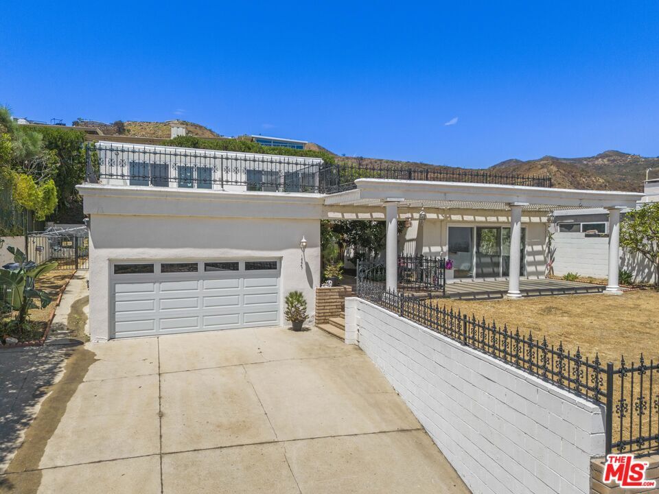 Property Photo: 16647 Charmel Ln CA 90272