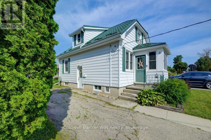 Property Photo: 465 John Street ON N0G 2L3