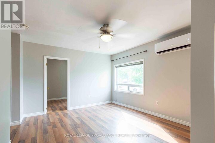 Property Photo:  24 Weeks Avenue  ON K8V 1X5 