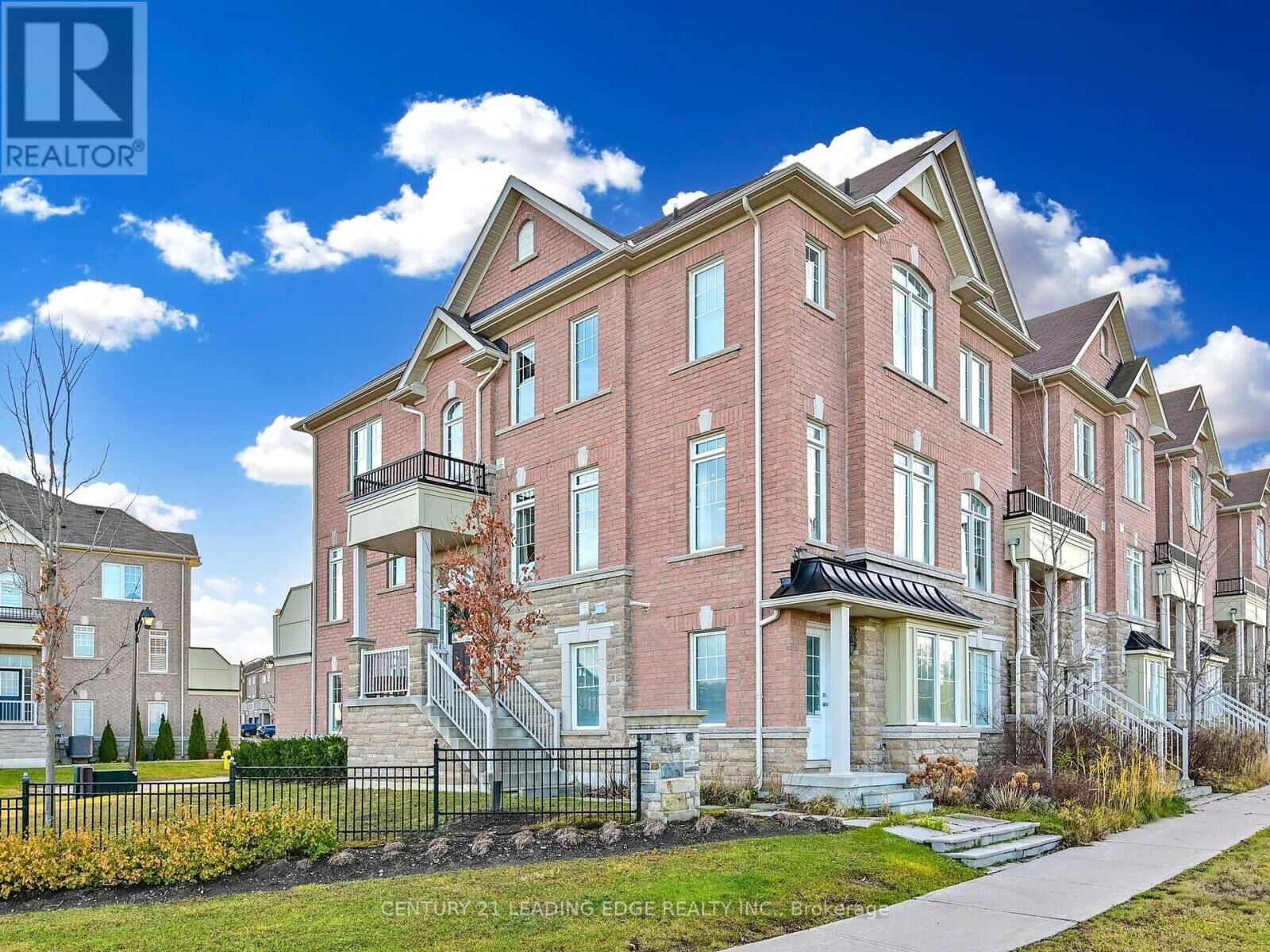 Property Photo: 11 Dundas Way ON L6E 0R7