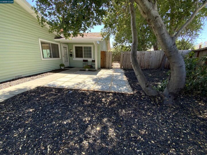 Property Photo: 19 Marques Pl CA 94526
