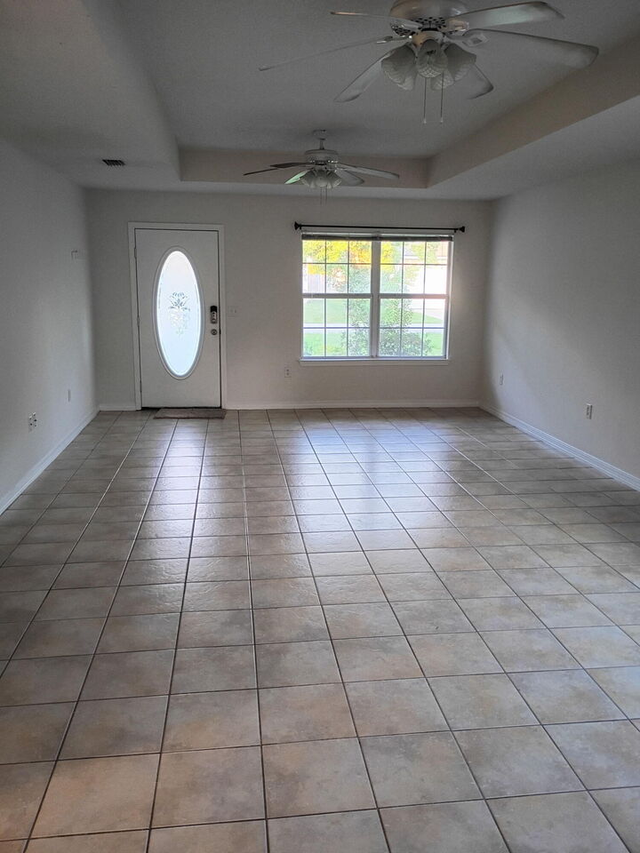 Property Photo: 8 Howard Street FL 32578