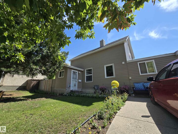 Property Photo: 10013 97 Avenue AB T8L 1R3