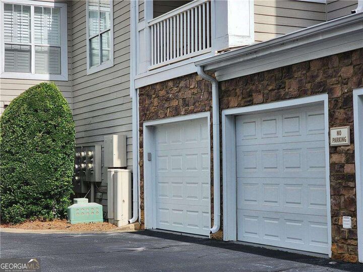 Property Photo: 232 Edinburgh Court 232 GA 30004