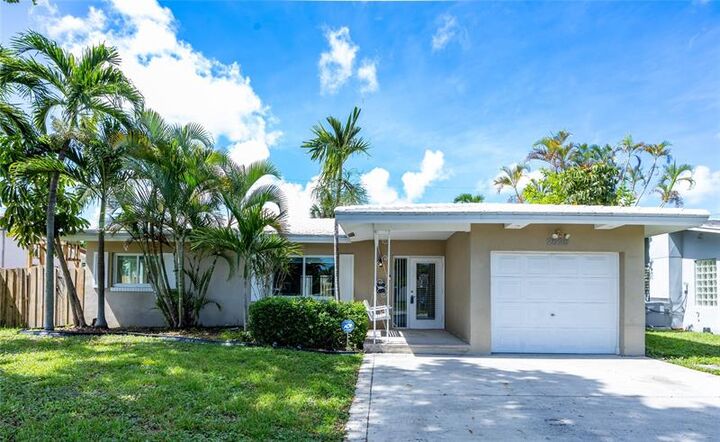 Property Photo:  2025 NW 38th St  FL 33309 