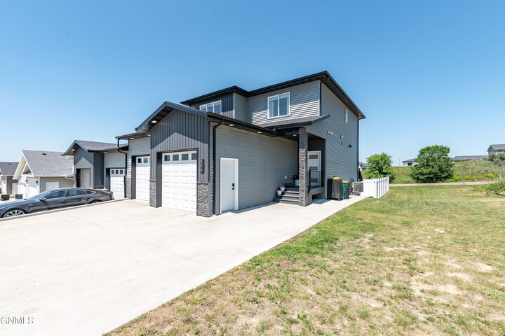 Property Photo: 404 Lena Court SE ND 58554