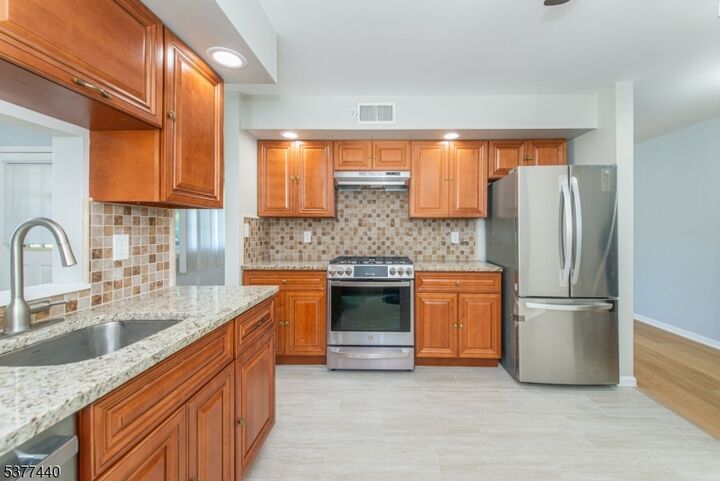 Property Photo: 1906 Faulkner Ct NJ 07430