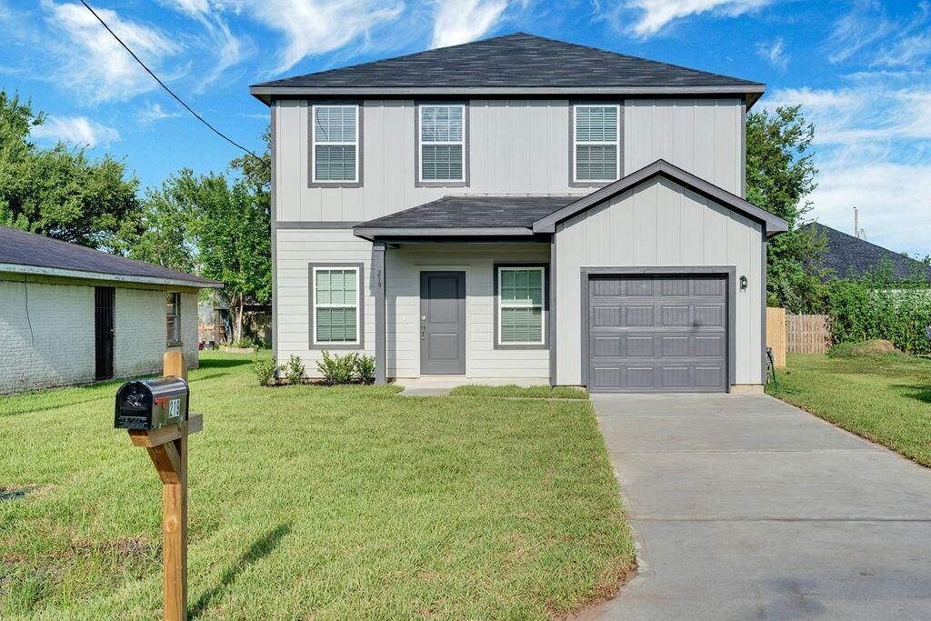 Property Photo:  112 S Rose St  TX 77591 