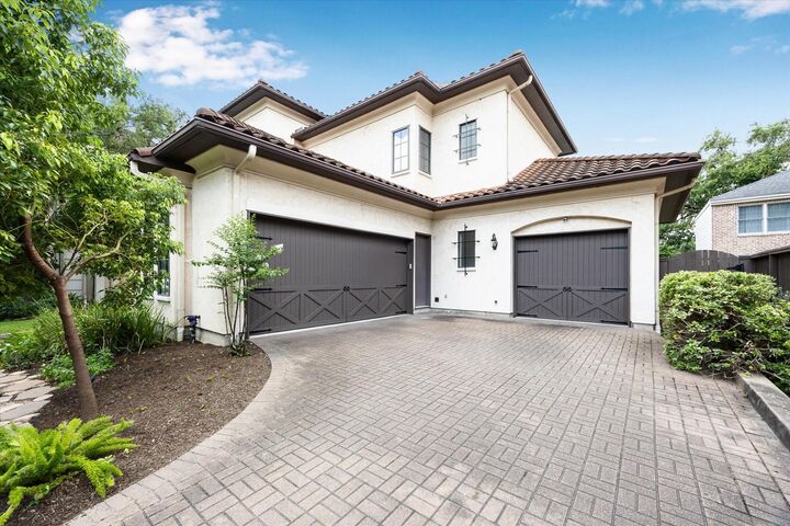 Property Photo: 4916 Linden Street TX 77401