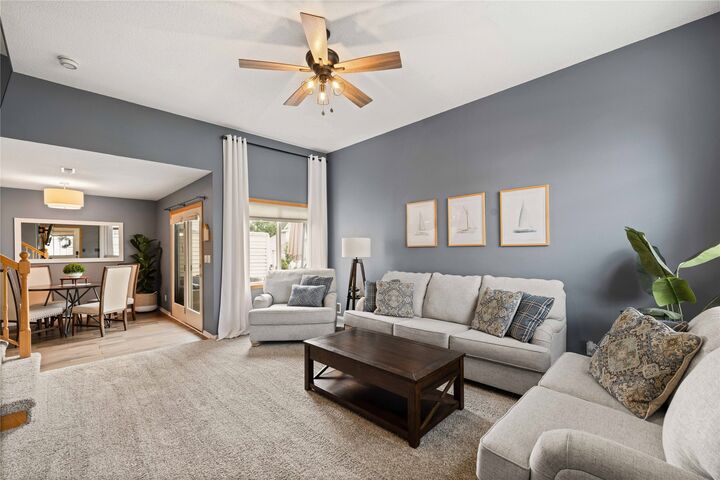 Property Photo: 1401 SE Delaware Avenue 5 IA 50021
