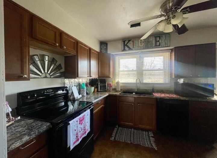 Property Photo: 414 N East Dr OK 73541