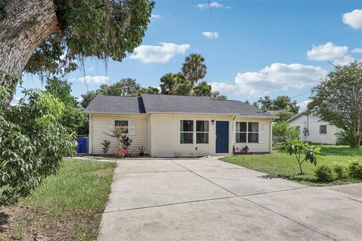 Property Photo:  500 E Caroline Street  FL 32778 