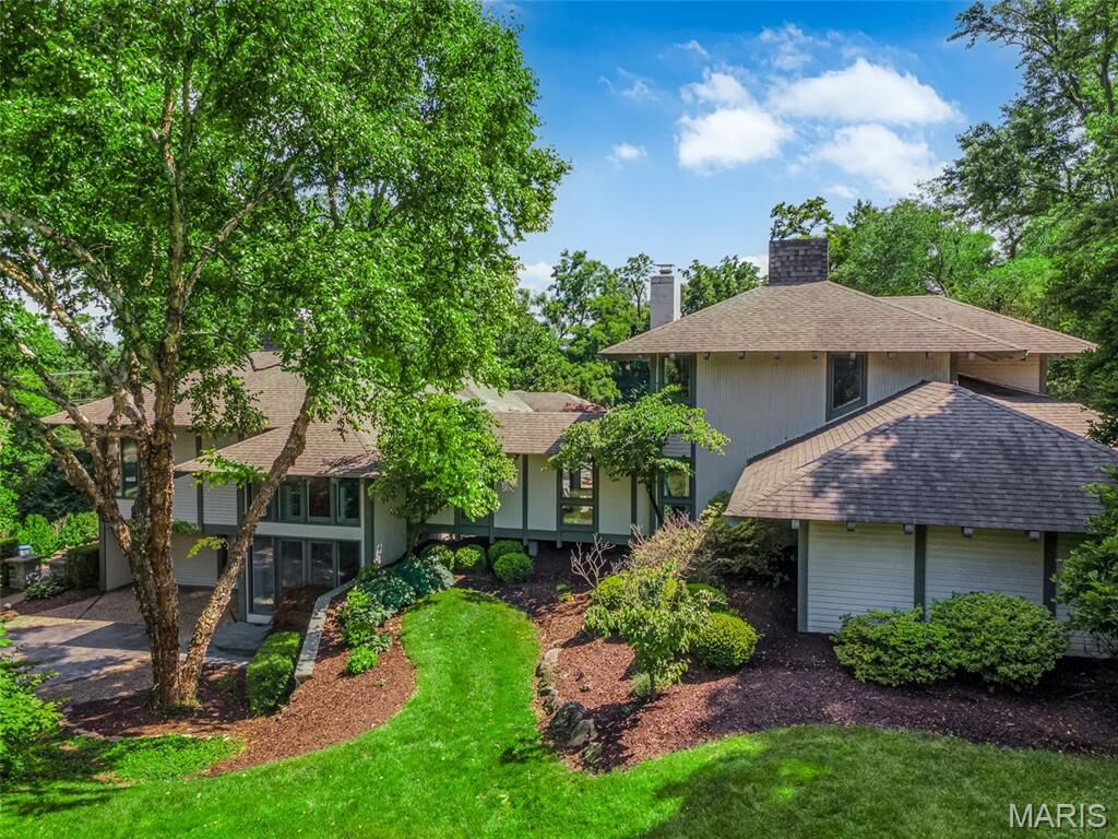 Property Photo: 14008 Conway Road MO 63017