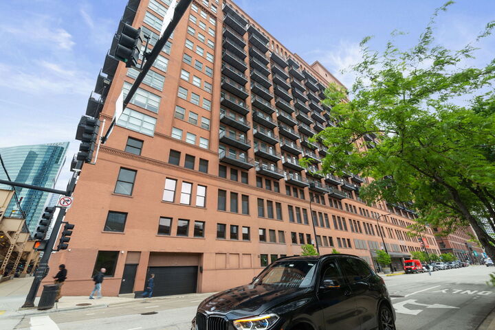 Property Photo:  