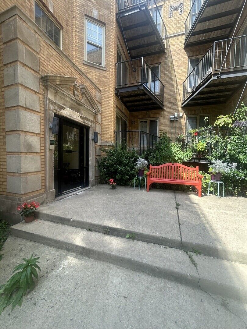 Property Photo:  1464 E 69th Street 2N  IL 60637 