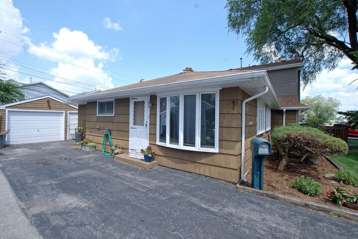 Property Photo: 4430 W 87th Place 4430 IL 60456