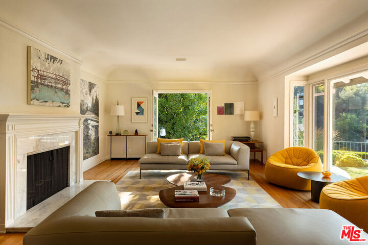 Property Photo:  3818 Hollyline Avenue  CA 91423 