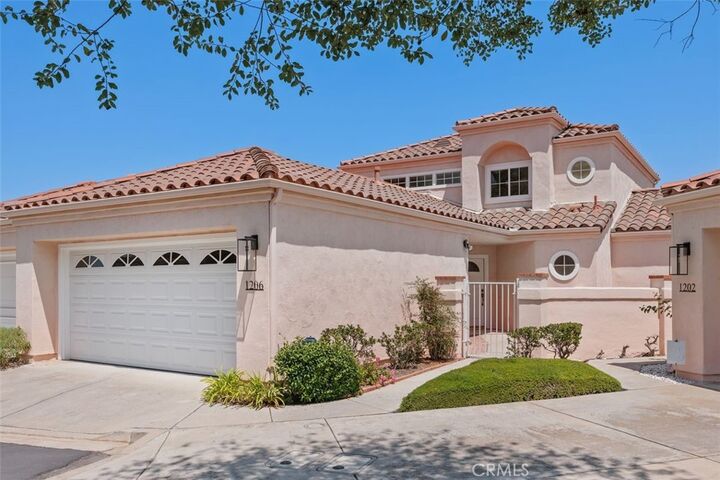 Property Photo: 1206 Rue Saint Martin CA 92078