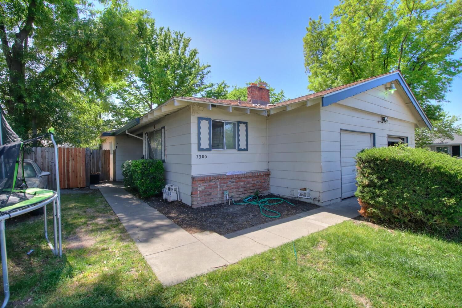 Property Photo: 7325 Arleta Court CA 95823