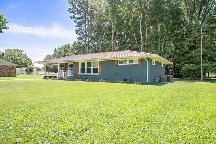 Property Photo: 168 Oak Park Drive S AL 35648