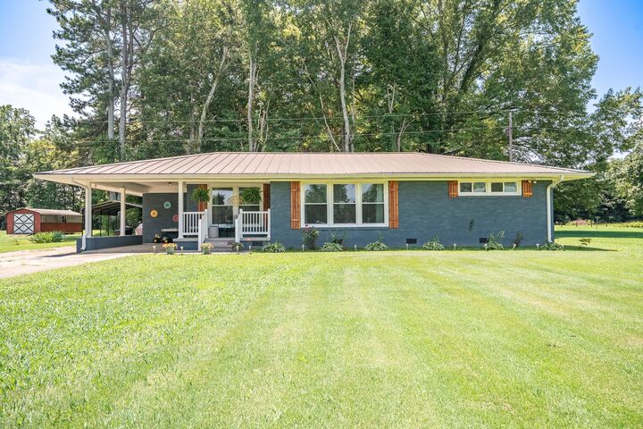 Property Photo:  168 Oak Park Drive S  AL 35648 