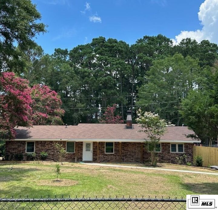 Property Photo: 214 Hart Road LA 71291