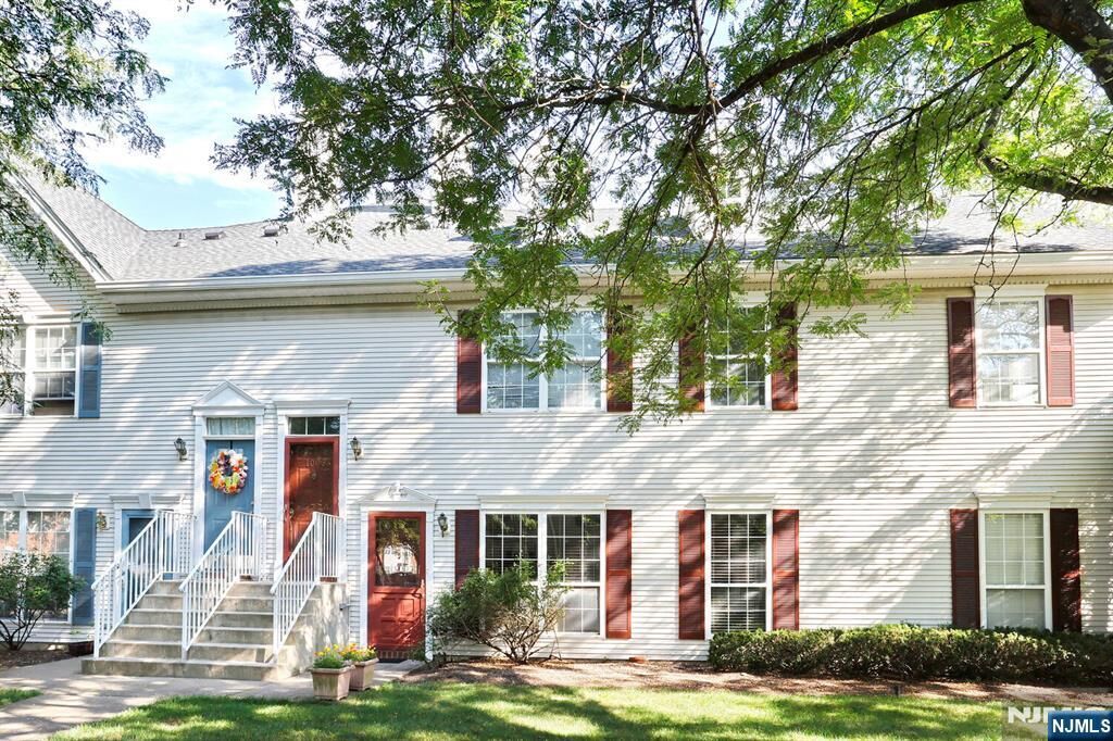 Property Photo:  1003 Cumberland Court  NJ 07430 