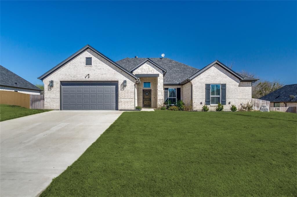 Property Photo: 148 Arrendondo Way TX 76126