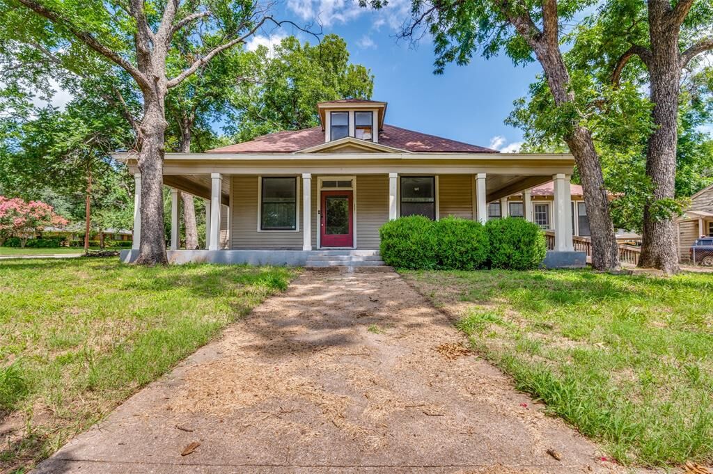 Property Photo: 408 W Decatur Street TX 75119