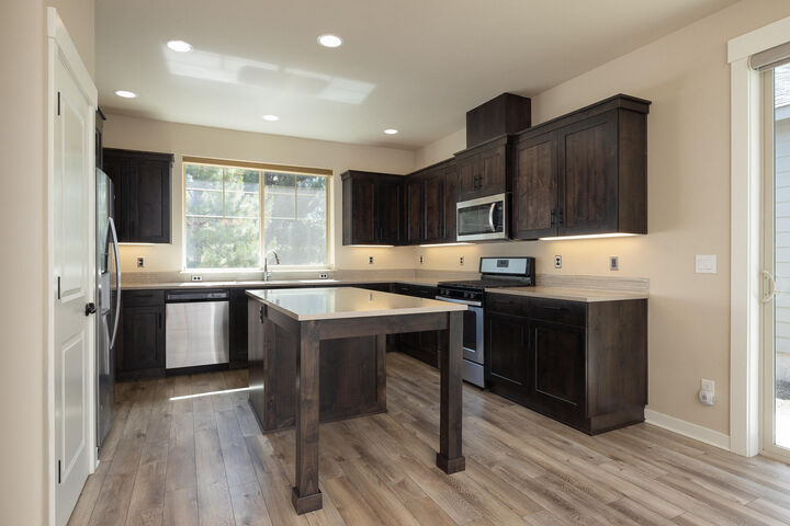 Property Photo:  51844 Hollinshead Place  OR 97739 
