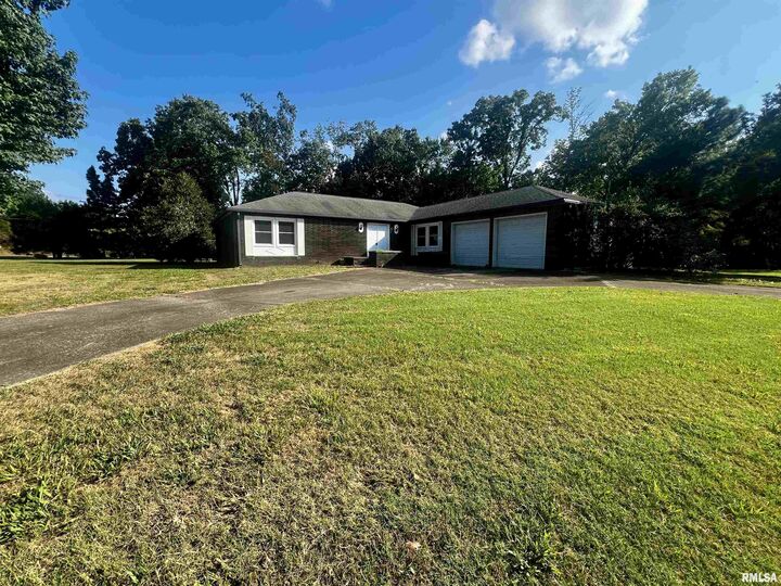 Property Photo: 21 Spring Arbor Drive IL 62901