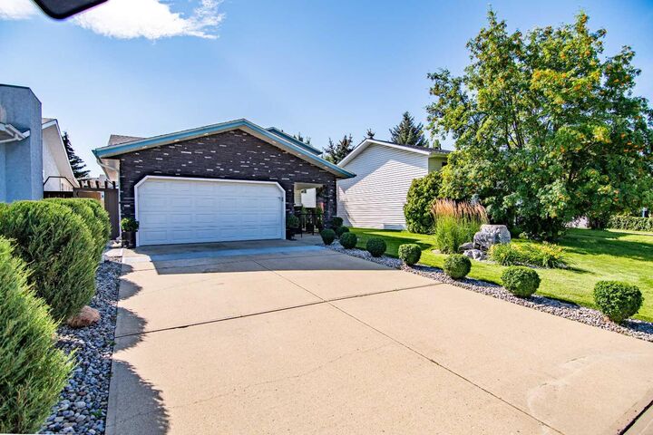 Property Photo:  93 Ellenwood Drive  AB T4R 2E1 