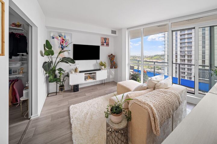 Property Photo: 615 6 Avenue SE 1403 AB T2G 1S2