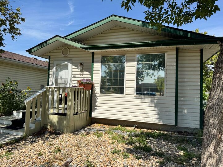 Property Photo: 510 3 Avenue W AB T0J 0Y3