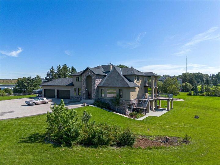 Photo de la propriété:  244094 Partridge Place  AB T3Z 3M2