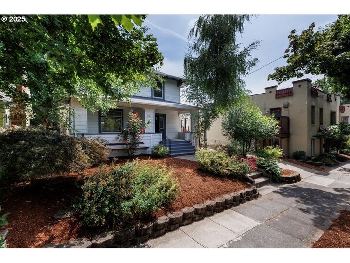 Property Photo:  2324 NE 8th Ave  OR 97212 