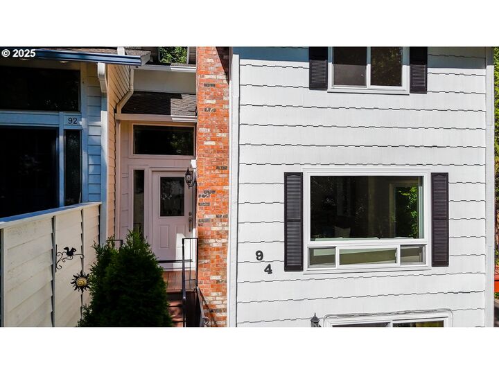 Property Photo: 94 Wheatherstone Pl OR 97035